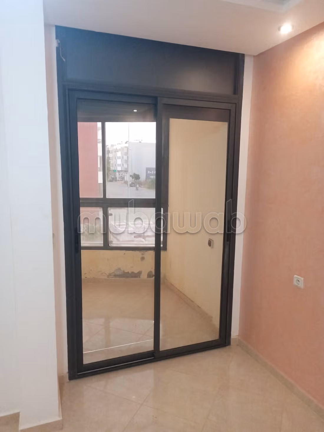Find an apartment to buy. Small area 63 m². Fitted kitchen