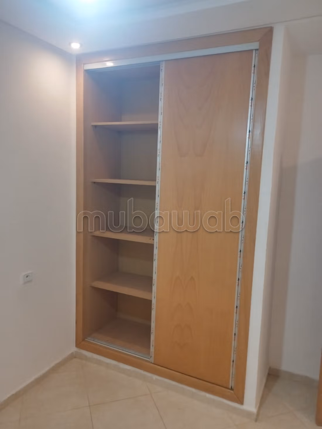Find an apartment to buy. Small area 63 m². Fitted kitchen
