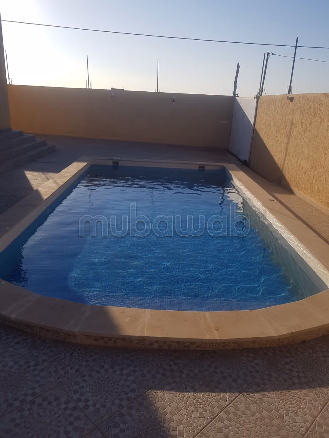 Eccellente villa in vendita a Ras al-Ma. Superficie totale di 440 m². Giardino e terrazza