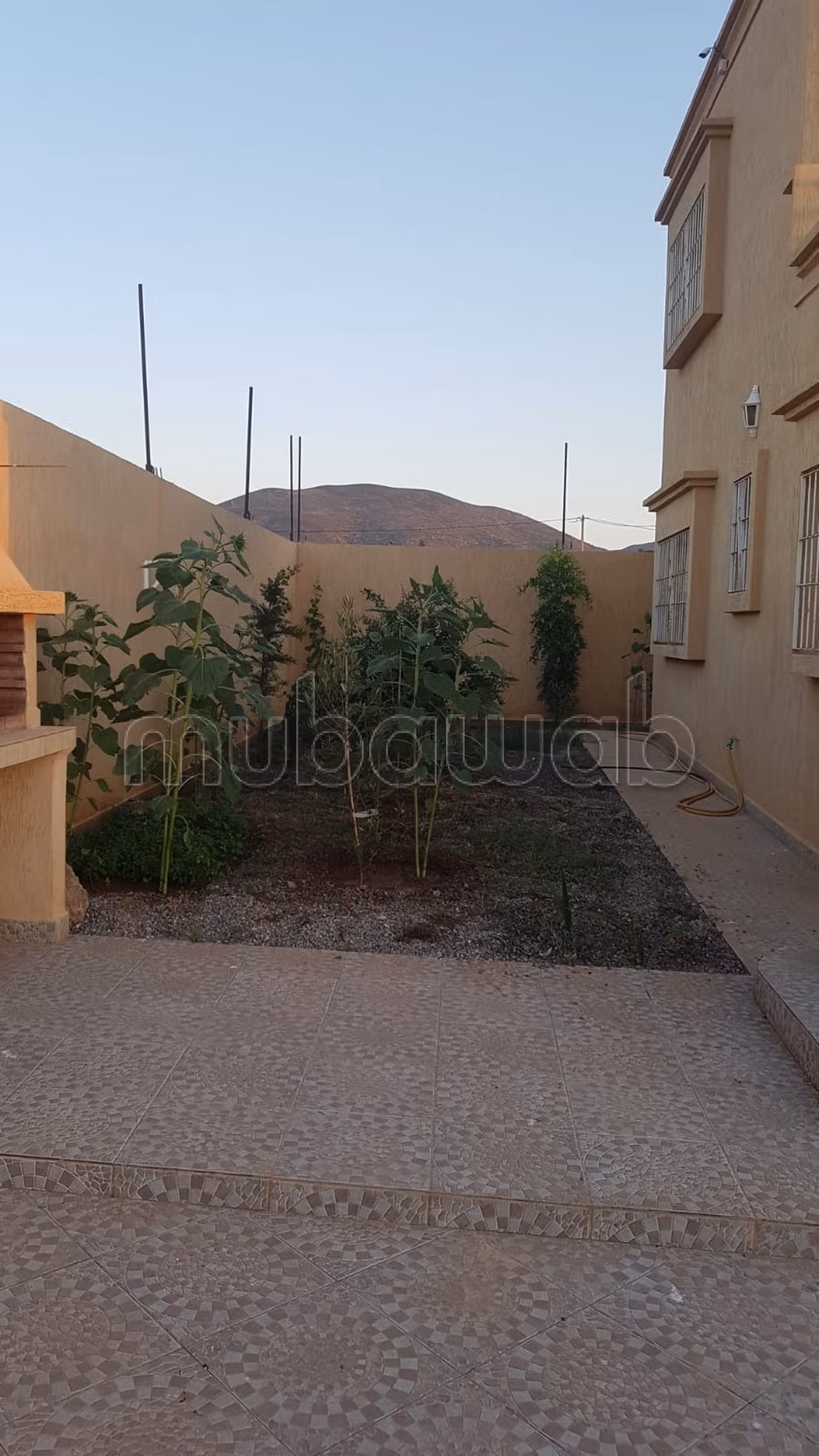Eccellente villa in vendita a Ras al-Ma. Superficie totale di 440 m². Giardino e terrazza