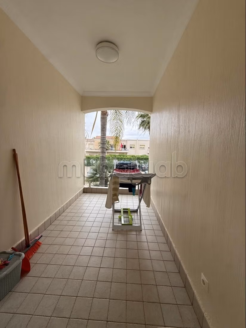 Vendere appartamento. Area 61 m². Nuovi mobili
