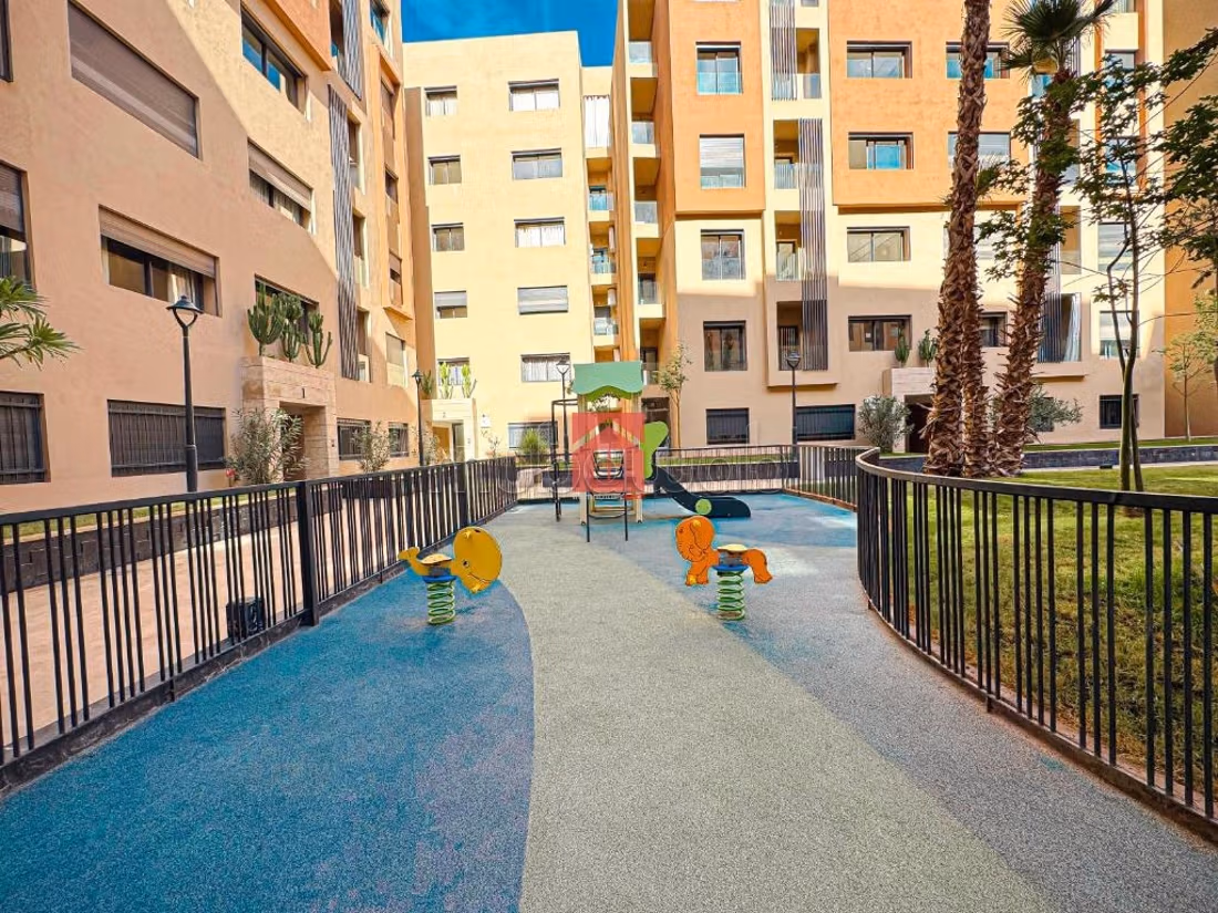 Luxe et Chic Apprt avec Balcon, Piscine et Wifi à Gueliz