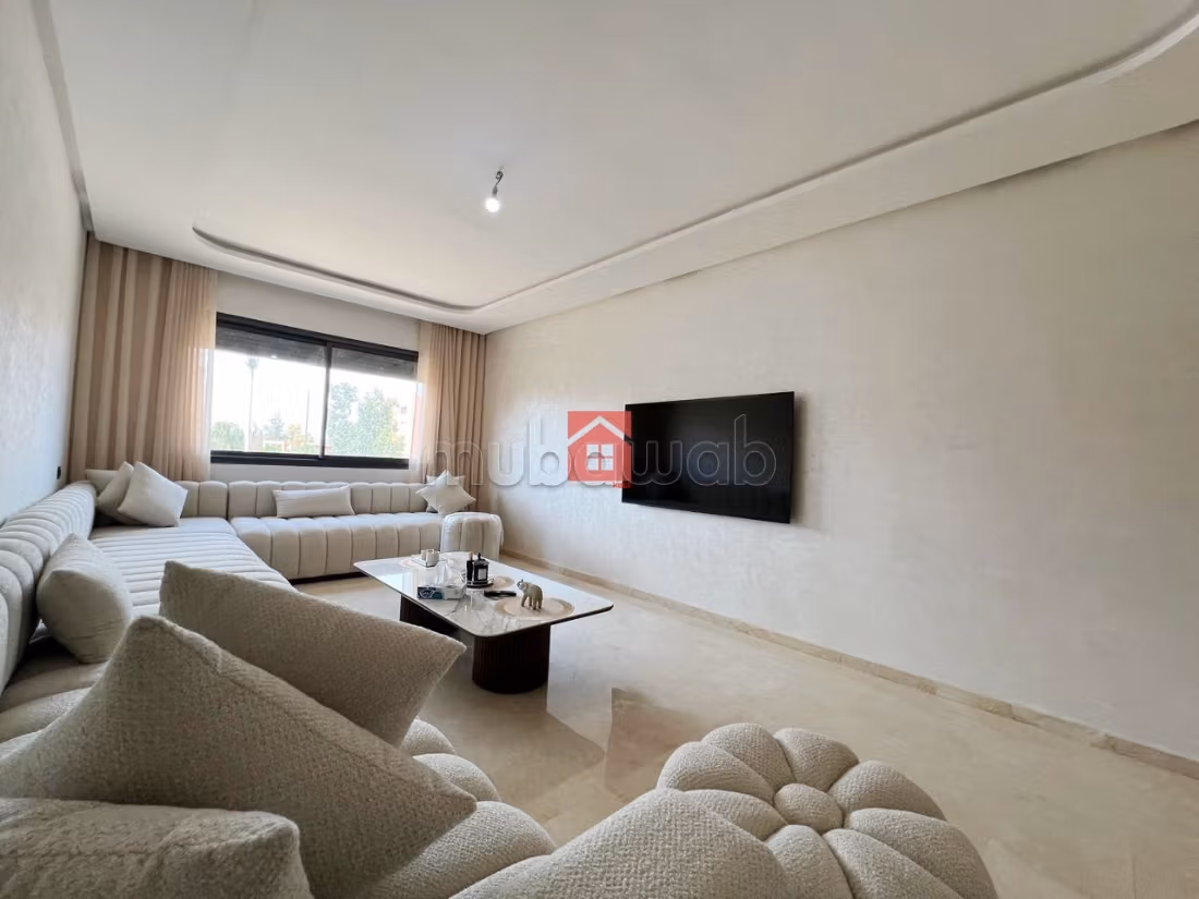 Luxe et Chic Apprt avec Balcon, Piscine et Wifi à Gueliz