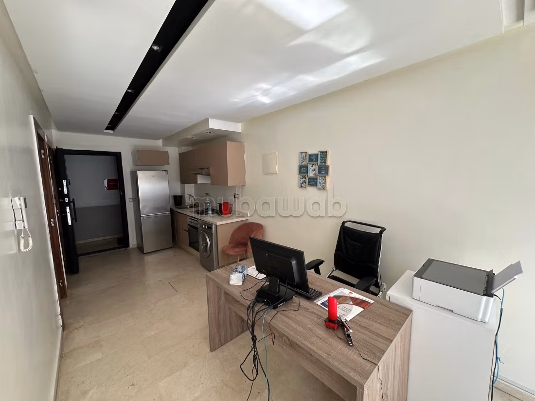 Beaux bureaux à louer à Bourgogne Ouest.
Surface de 52 m².
Climatisation