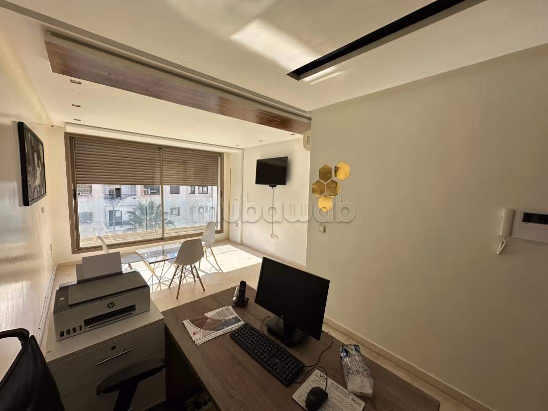 Beaux bureaux à louer à Bourgogne Ouest.
Surface de 52 m².
Climatisation