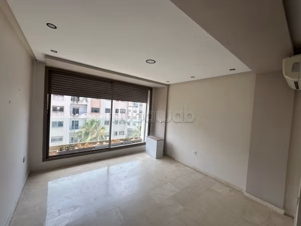 Mooie kantoren te huur in Bourgogne Ouest. Oppervlakte van 52 m². Airconditioning