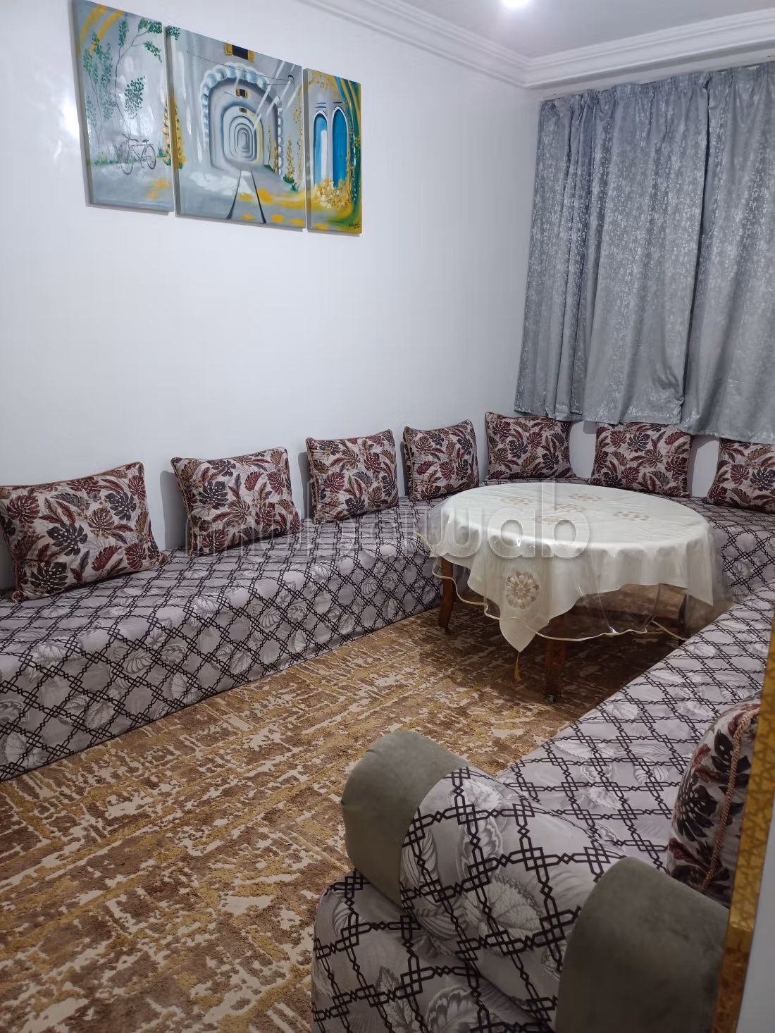 Appartements à louer quotidiennement 1 chambre, salon, cuisine et salle de bain au premier étage