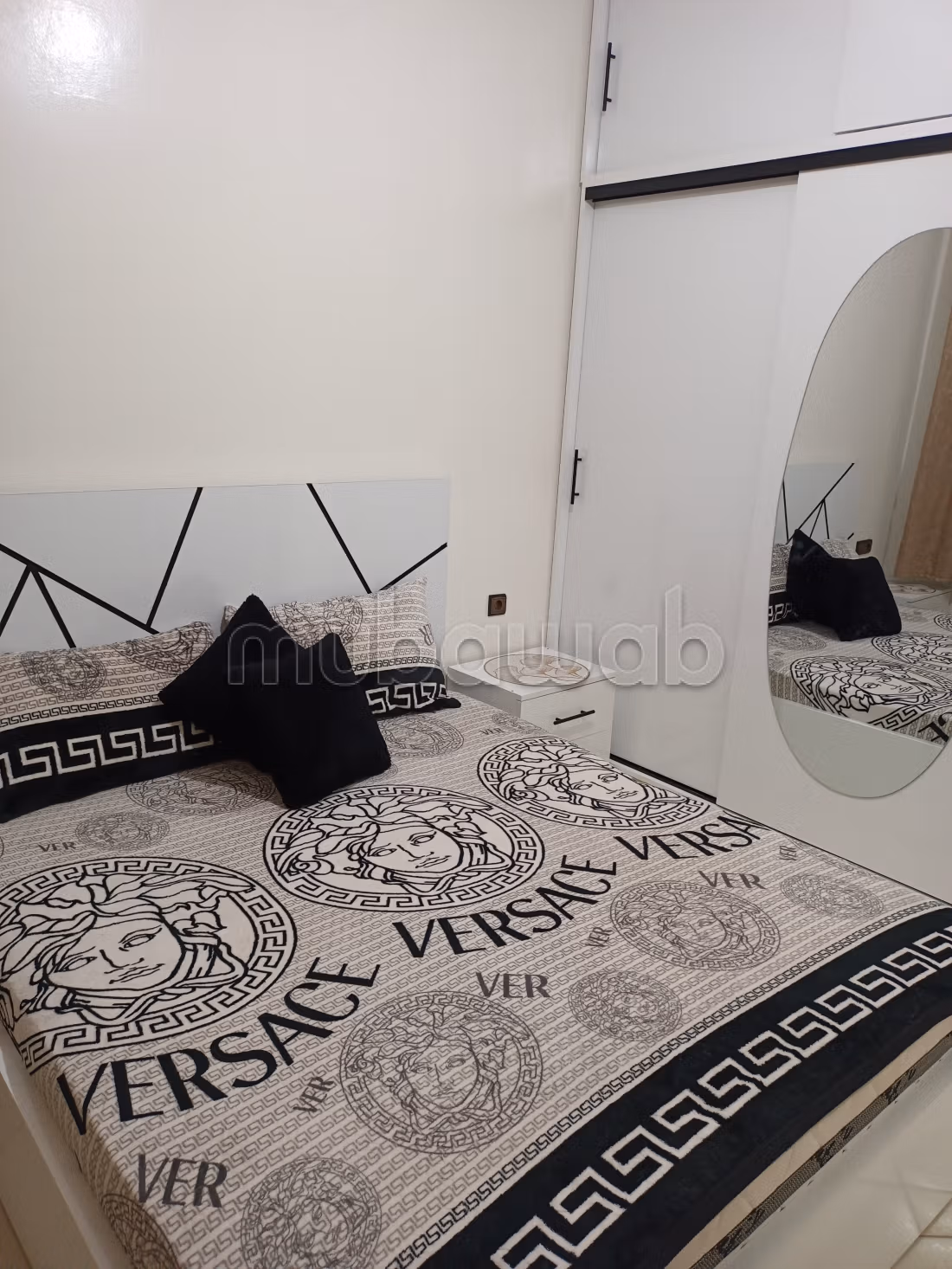 Appartements à louer quotidiennement 1 chambre, salon, cuisine et salle de bain au premier étage — 4