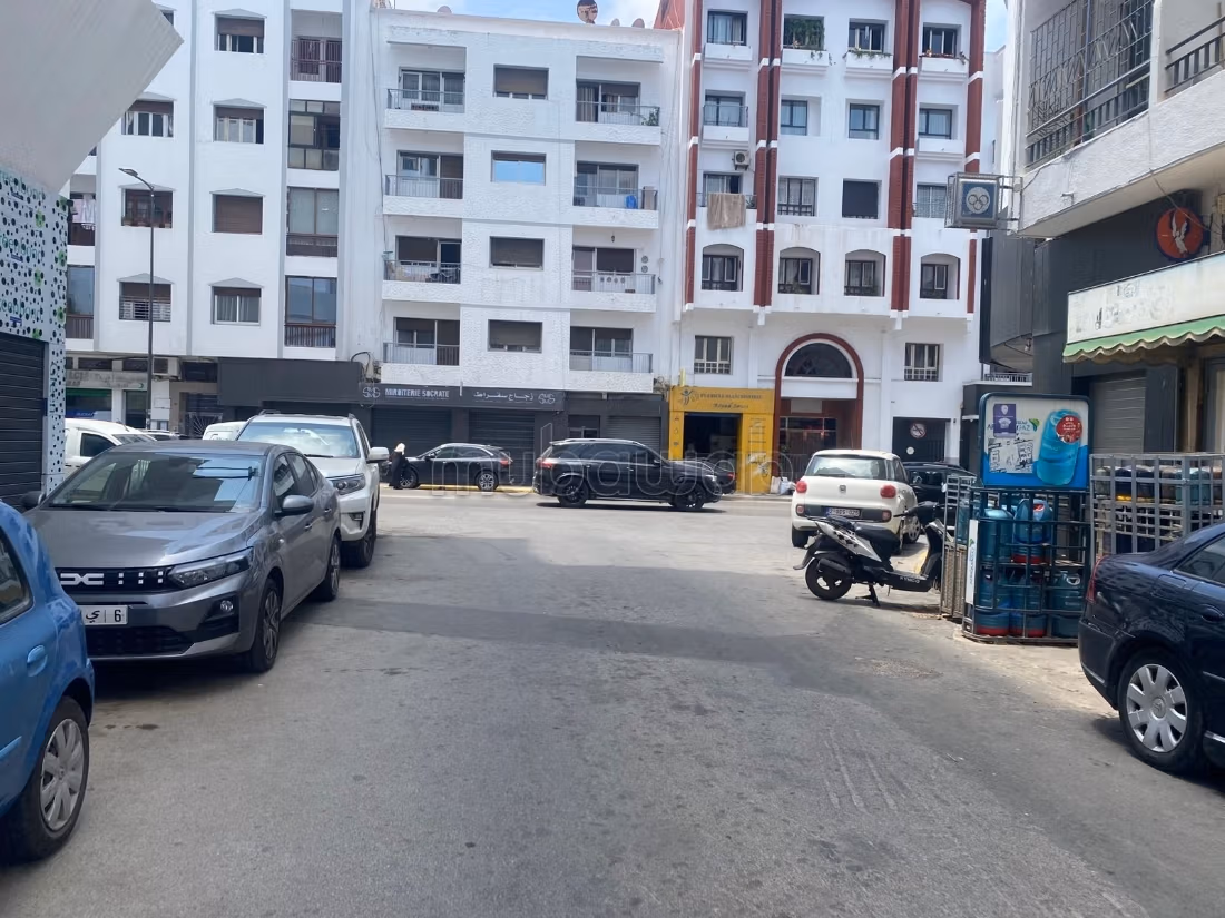Bel appartement à vendre à Maârif. 3 pièces confortables. Ascenseur et terrasse — 2