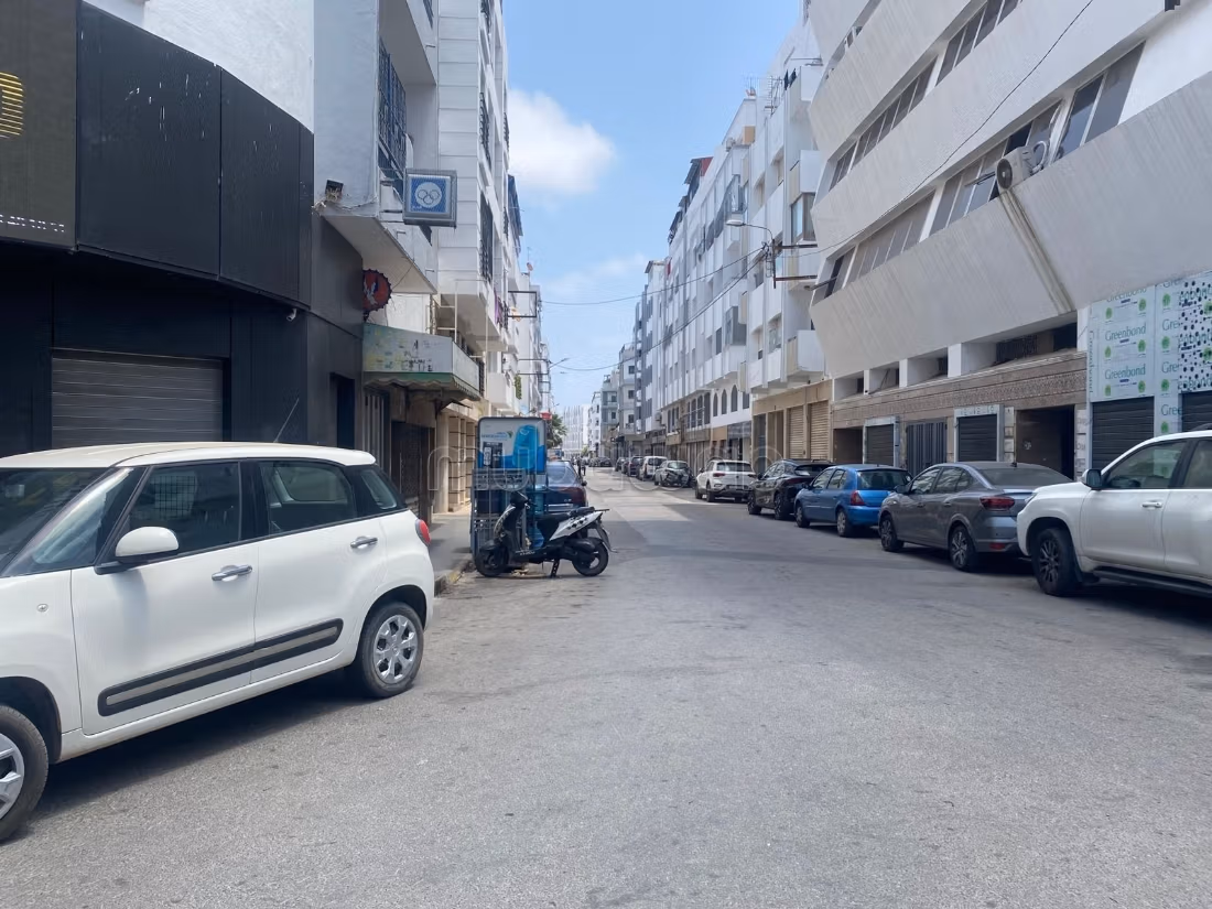 Bel appartement à vendre à Maârif. 3 pièces confortables. Ascenseur et terrasse — 4