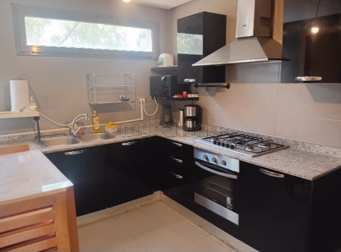 Bel appartement vide bouskoura golf — 3