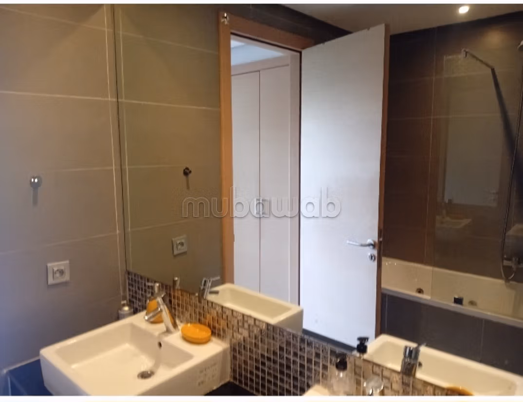 Bel appartement vide bouskoura golf — 4