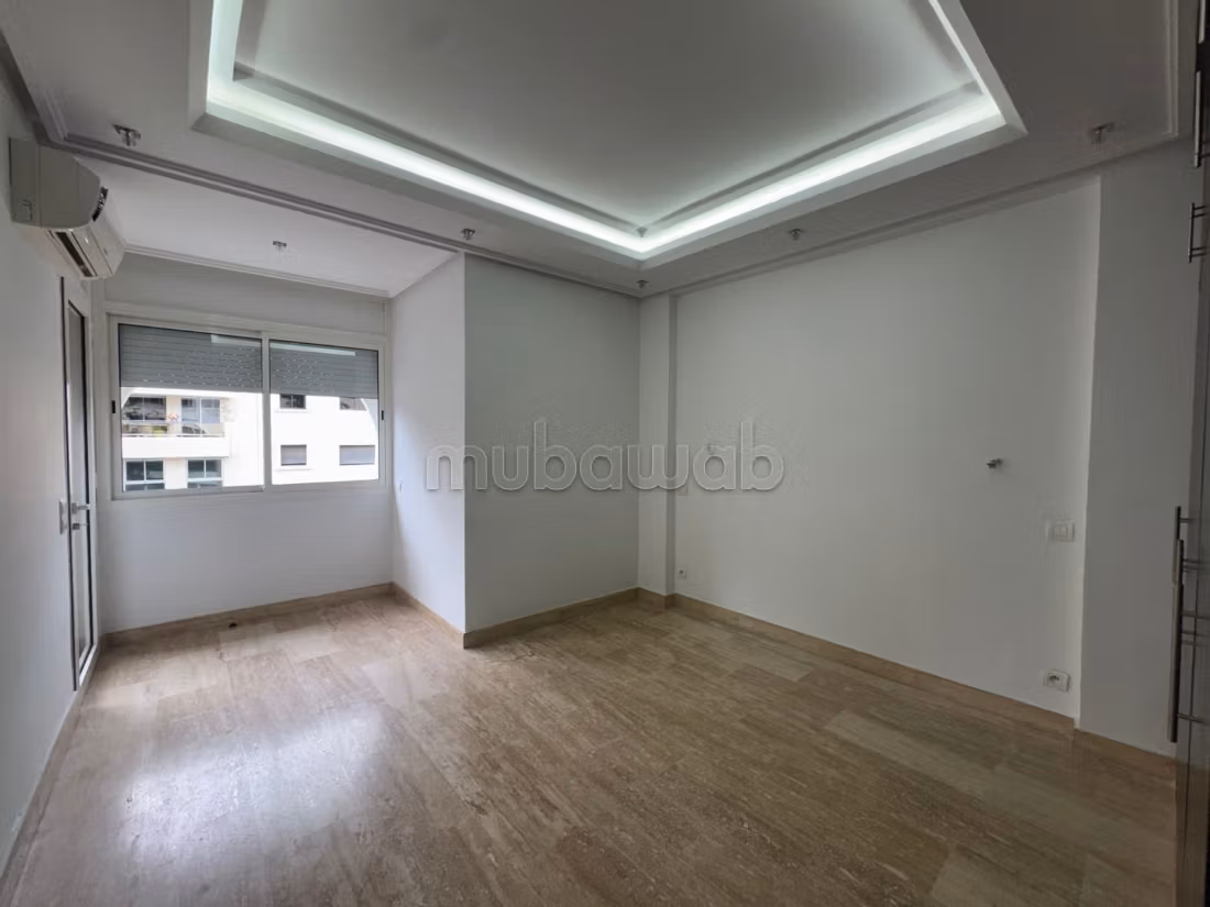 Location d'un appartement à Riyad. 
3 belles chambres. 
Avec ascenseur et terrasse