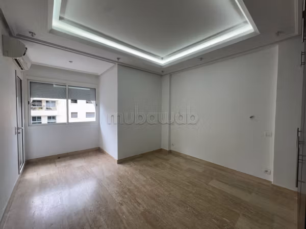 Location d'un appartement à Riyad. 
3 belles chambres. 
Avec ascenseur et terrasse