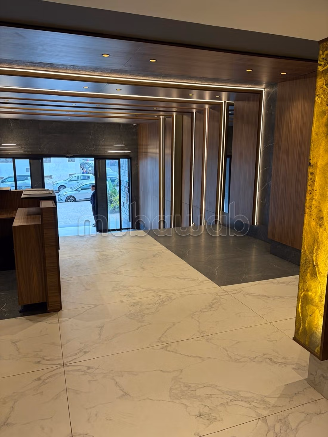 Bureaux en location à Ain Diab. 
Surface de 87 m². 
Résidence avec concierge, climatisation générale