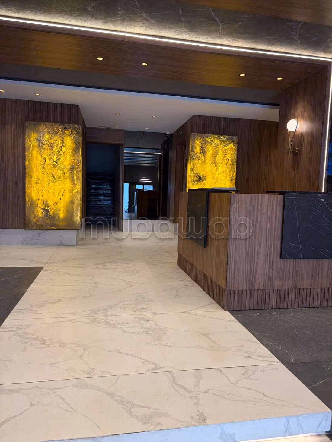 Bureaux en location à Ain Diab. 
Surface de 87 m². 
Résidence avec concierge, climatisation générale