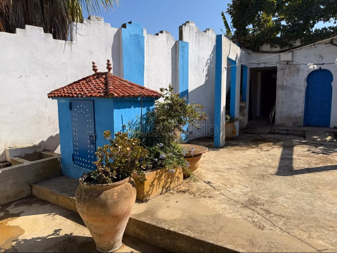 Villa de haut standing à vendre à Asilah. Surface totale 15...