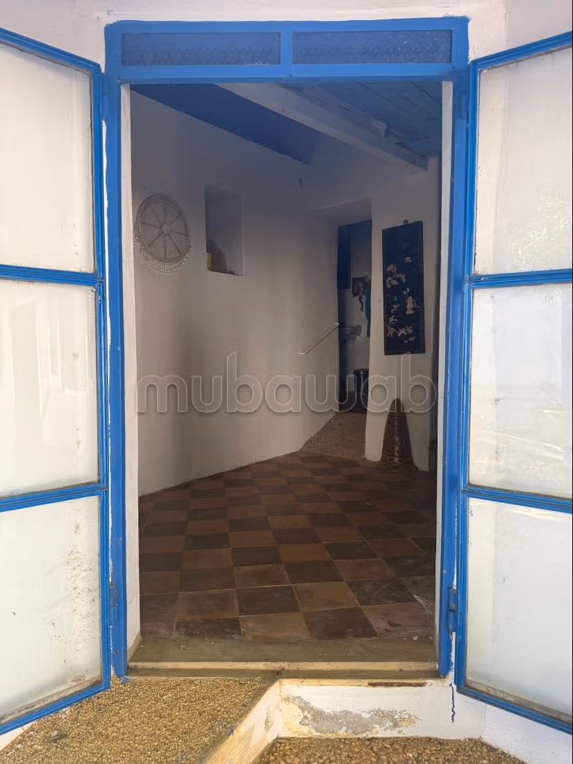 High standing villa for sale in Asilah. Total area 150 m². Functional fireplace