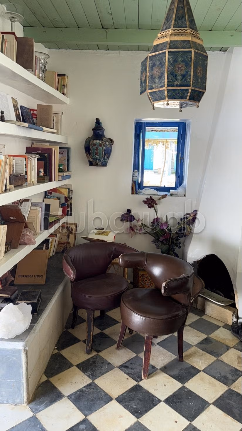 High standing villa for sale in Asilah. Total area 150 m². Functional fireplace
