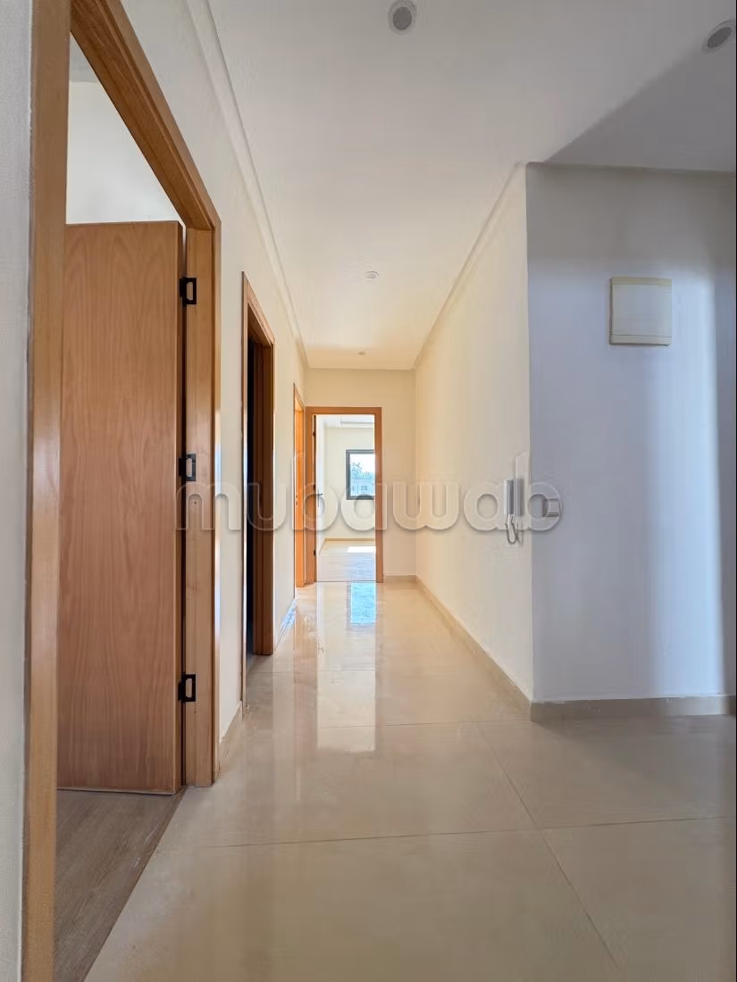 Splendida villa in vendita a Maamora. 7 stanze. Finestre con doppio vetro e porta blindata