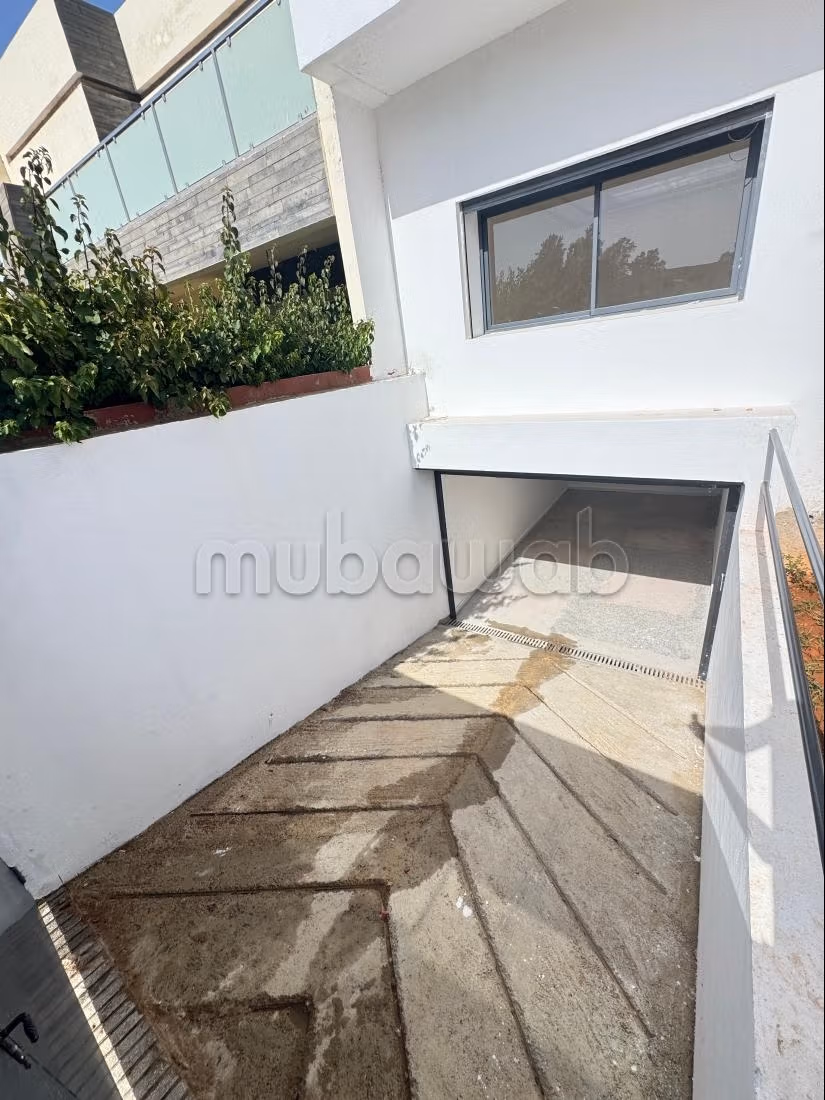 Splendida villa in vendita a Maamora. 7 stanze. Finestre con doppio vetro e porta blindata