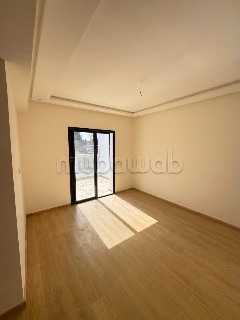 Splendida villa in vendita a Maamora. 7 stanze. Finestre con doppio vetro e porta blindata