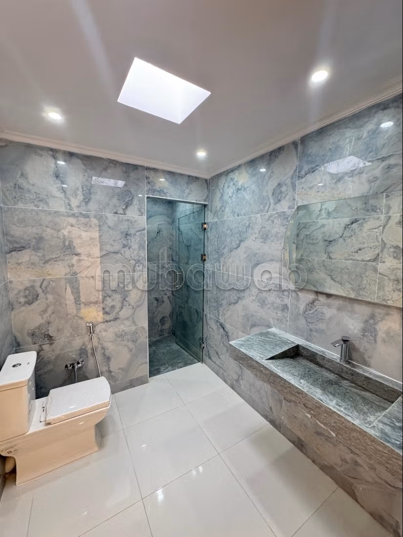 Splendida villa in vendita a Maamora. 7 stanze. Finestre con doppio vetro e porta blindata