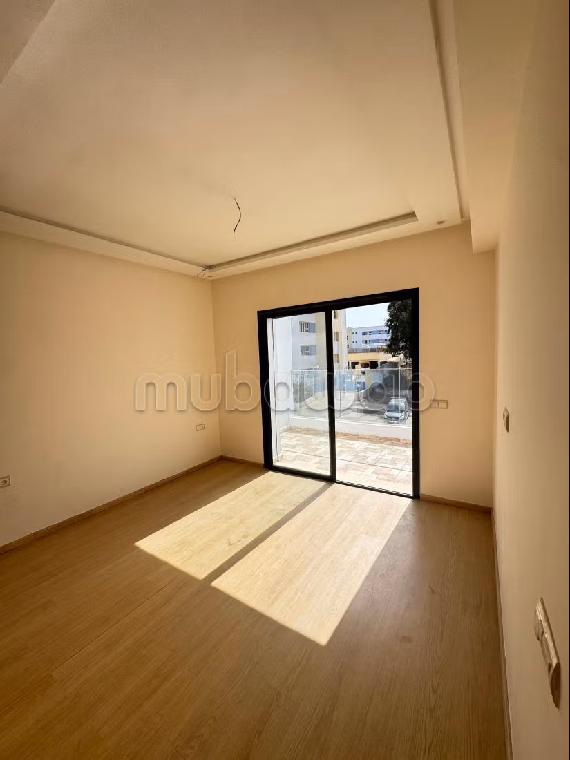 Splendida villa in vendita a Maamora. 7 stanze. Finestre con doppio vetro e porta blindata