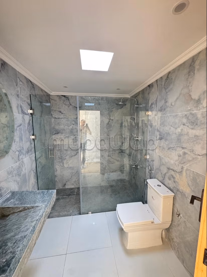 Splendida villa in vendita a Maamora. 7 stanze. Finestre con doppio vetro e porta blindata