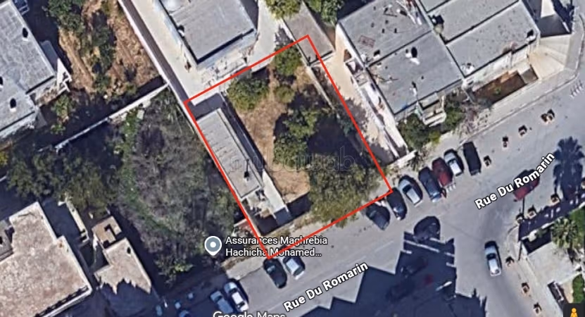 Terrain commercial et administratif de 404 m²