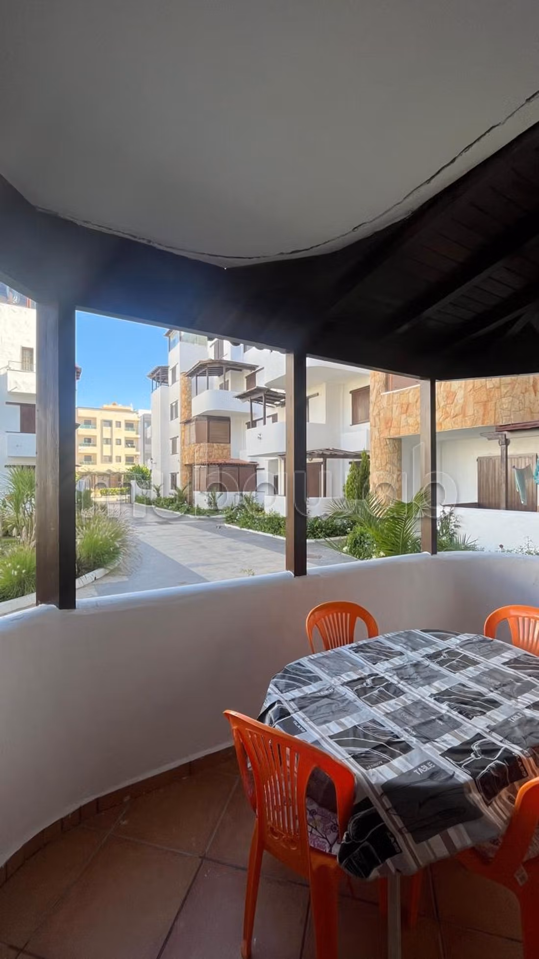 Appartamento con terrazza e piscina a Martil