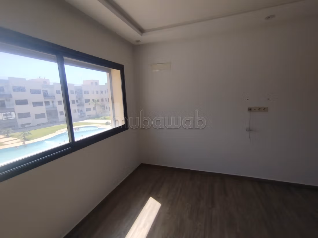 Beautiful Apartment Overlooking the Pool