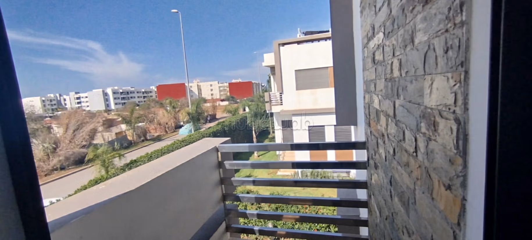 Triplex 3 façades secure residence