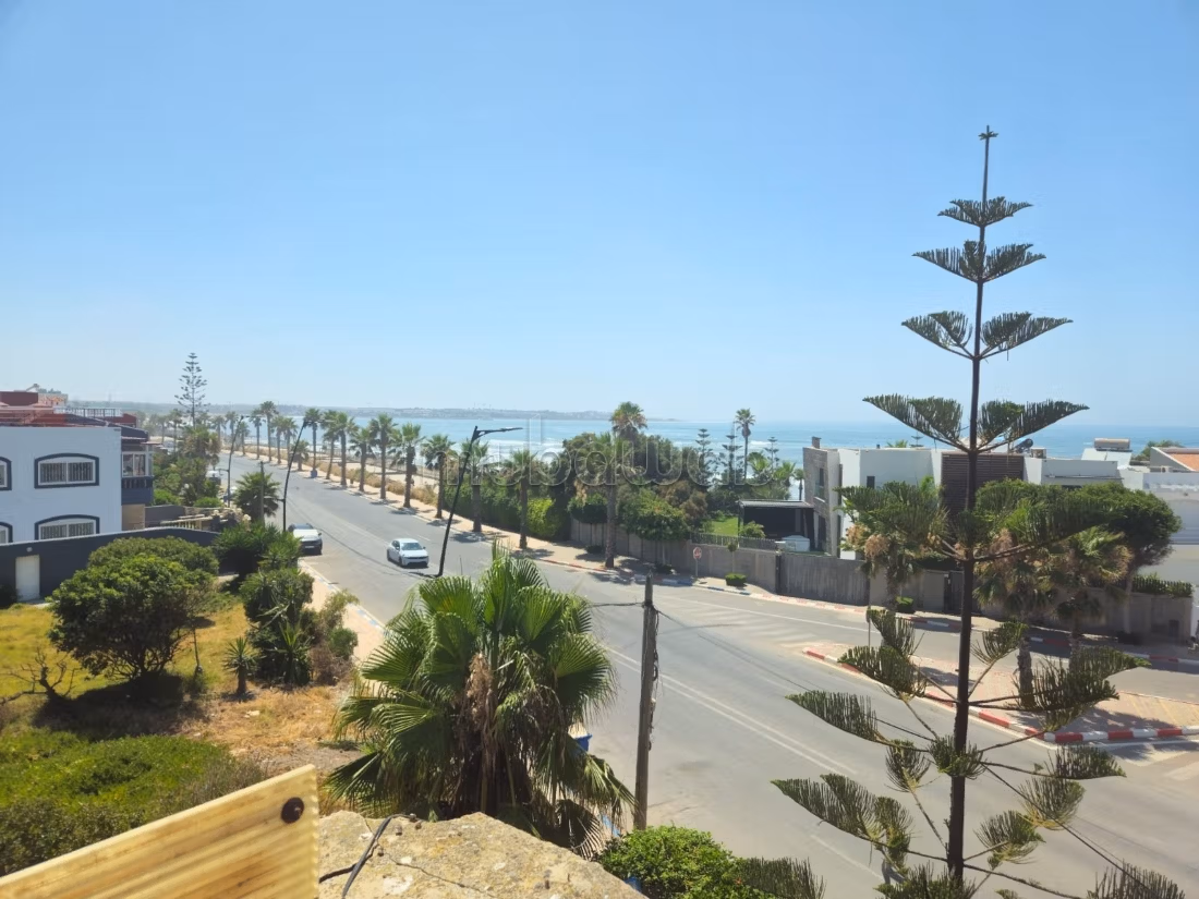 Vende villa 3 facciate vista mare