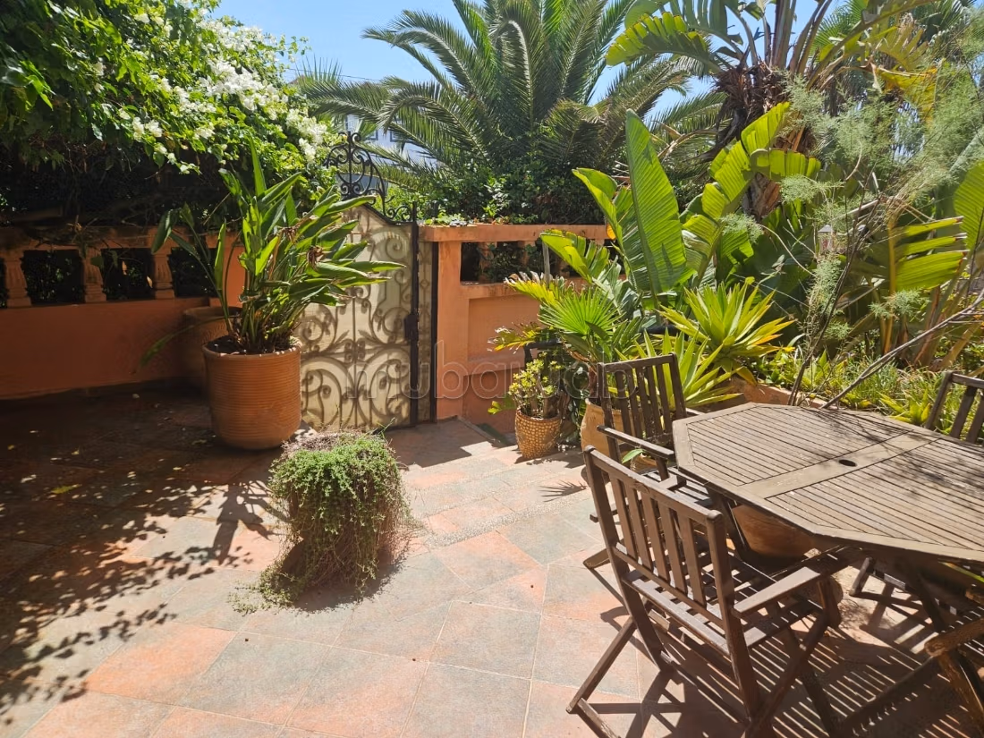 Vende villa 3 facciate vista mare