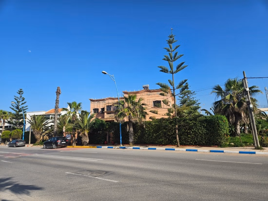 Vende villa 3 facciate vista mare