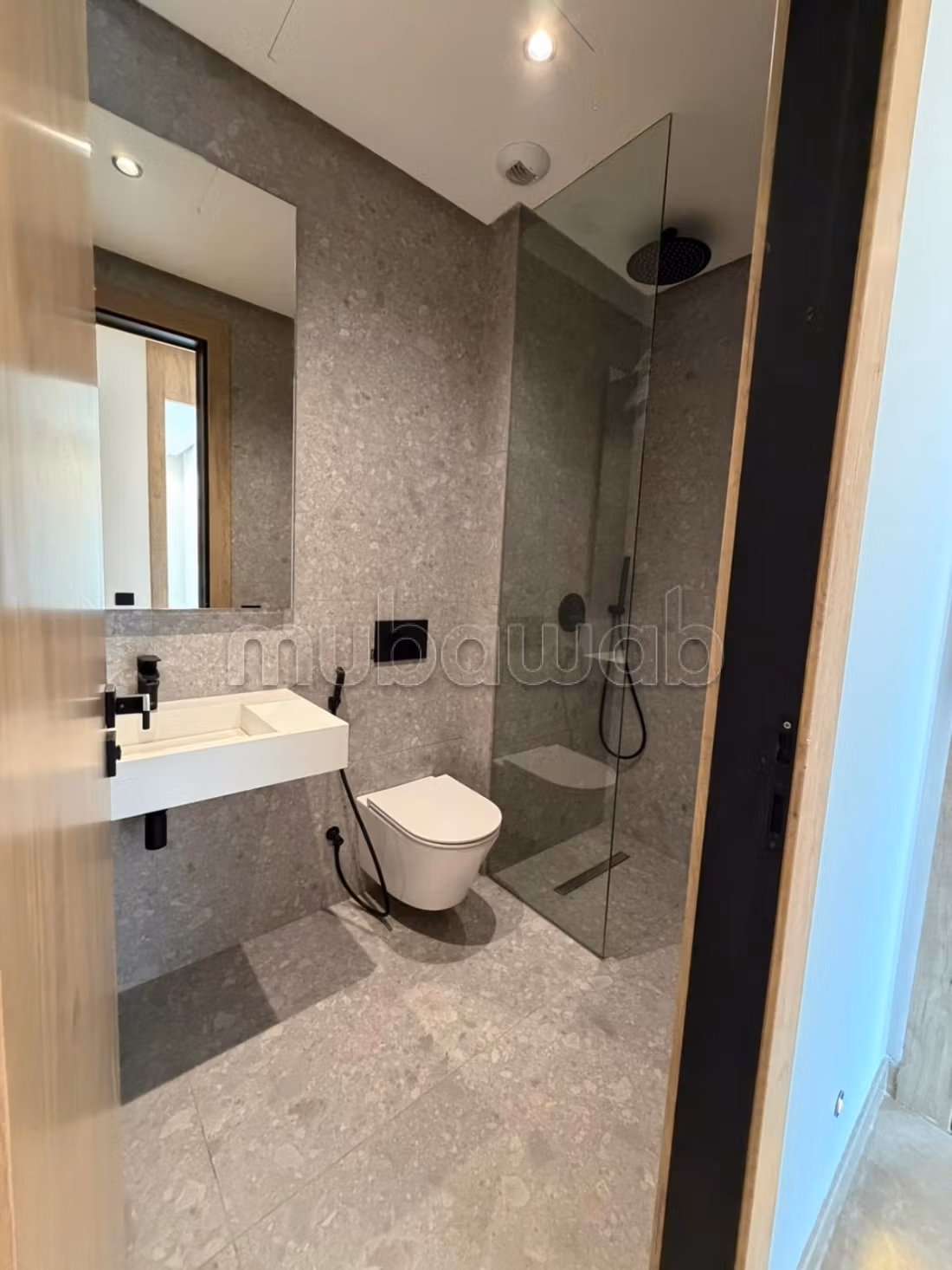 Appartement à Souissi Orangeraie
3 chambres salon — 4