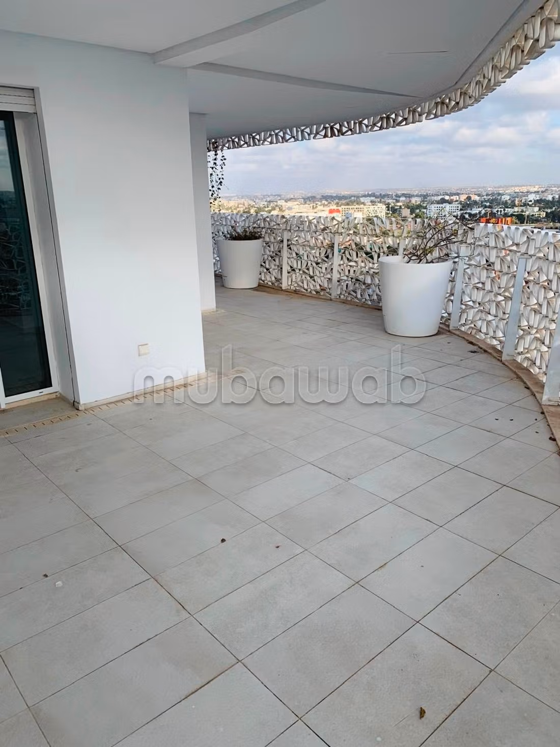 Louez cet appartement à Casablanca Finance City. 4 grandes pièces. Air conditionné et cheminée — 2