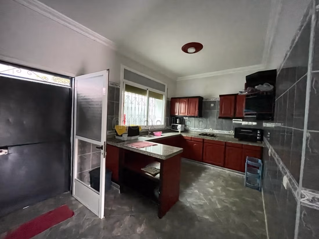 Appartement te huur in Saïdia. 3 mooie slaapkamers. Uitzicht op de bergen, pantserdeur