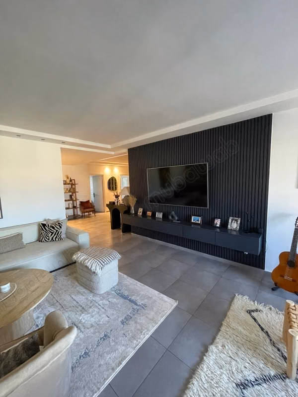 Bel appart meublé et moderne plein Racine à louer