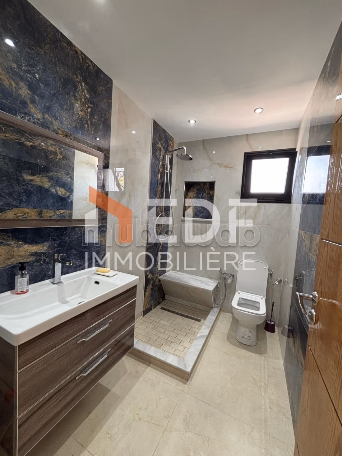 Villa d'exception pieds dans l'eau – ras jebel