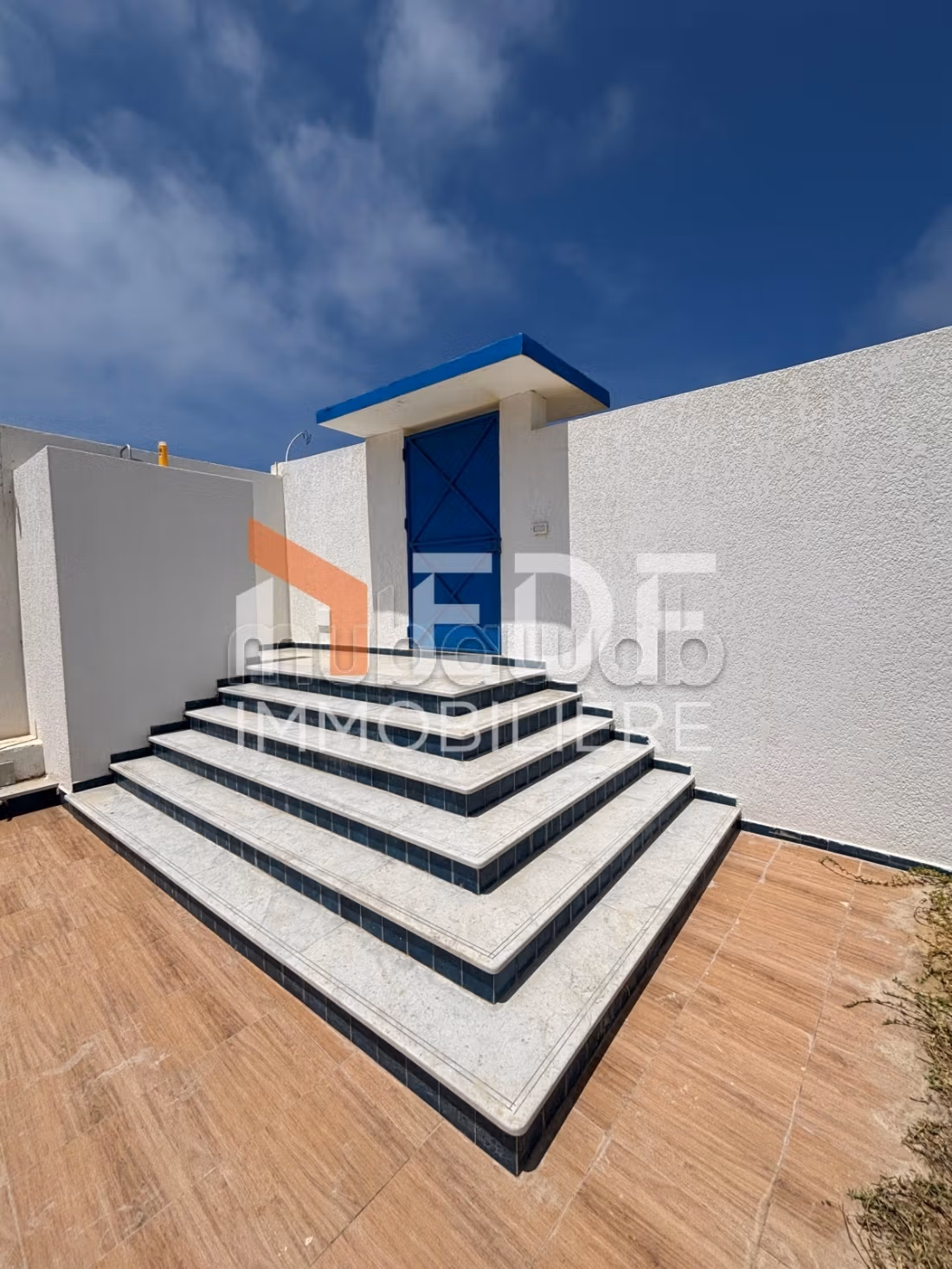 Villa d'exception pieds dans l'eau – ras jebel