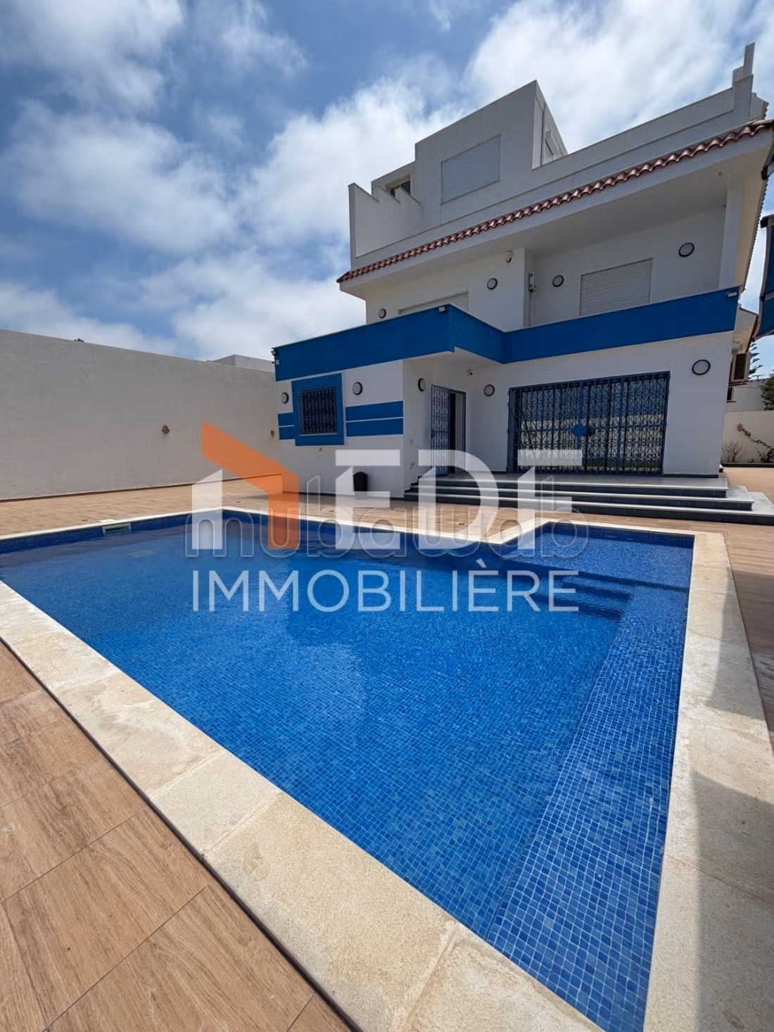 Villa d'exception pieds dans l'eau – ras jebel