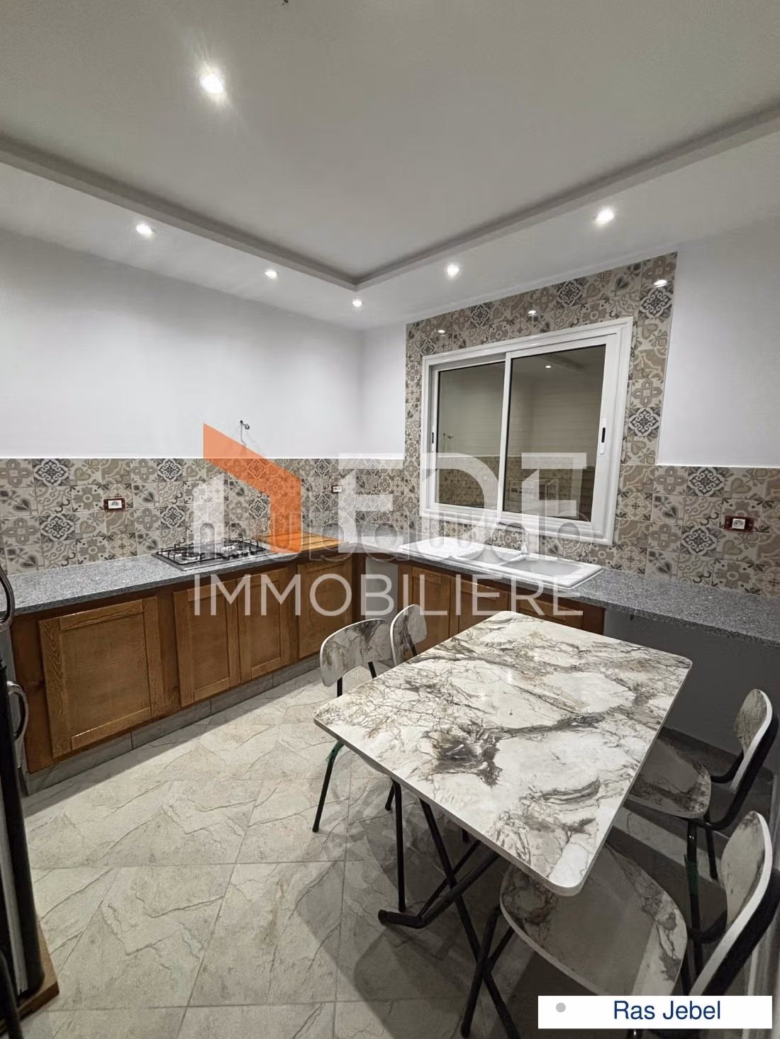 Villa d'exception pieds dans l'eau – ras jebel