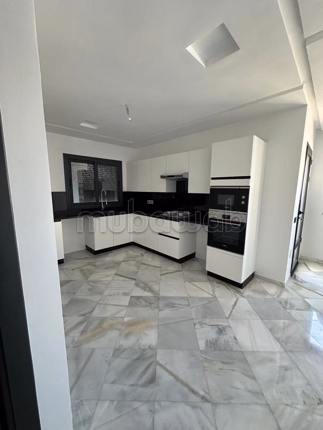 Bellissimo appartamento in vendita a Malabata. 3 camere incantevoli. Posti auto e un bellissimo giardino