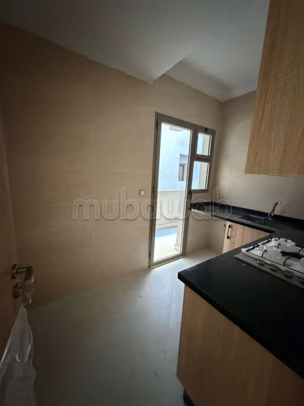 Splendido appartamento in affitto a Hay Hassani. 2 camere piacevoli. Con ascensore
