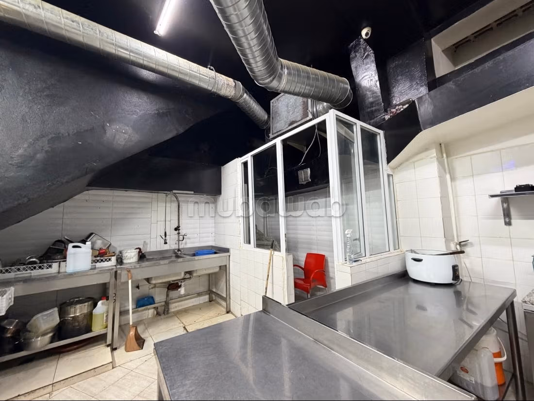 Restaurant à vendre pas de porte et mur, Surface de 220 m² à Marrakech 
Guéliz