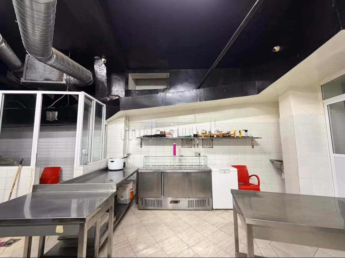 Restaurant à vendre pas de porte et mur, Surface de 220 m² à Marrakech 
Guéliz