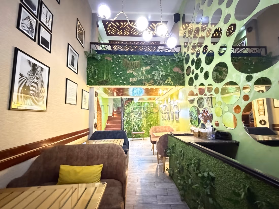 Restaurant à vendre pas de porte et mur, Surface de 220 m² à Marrakech 
Guéliz