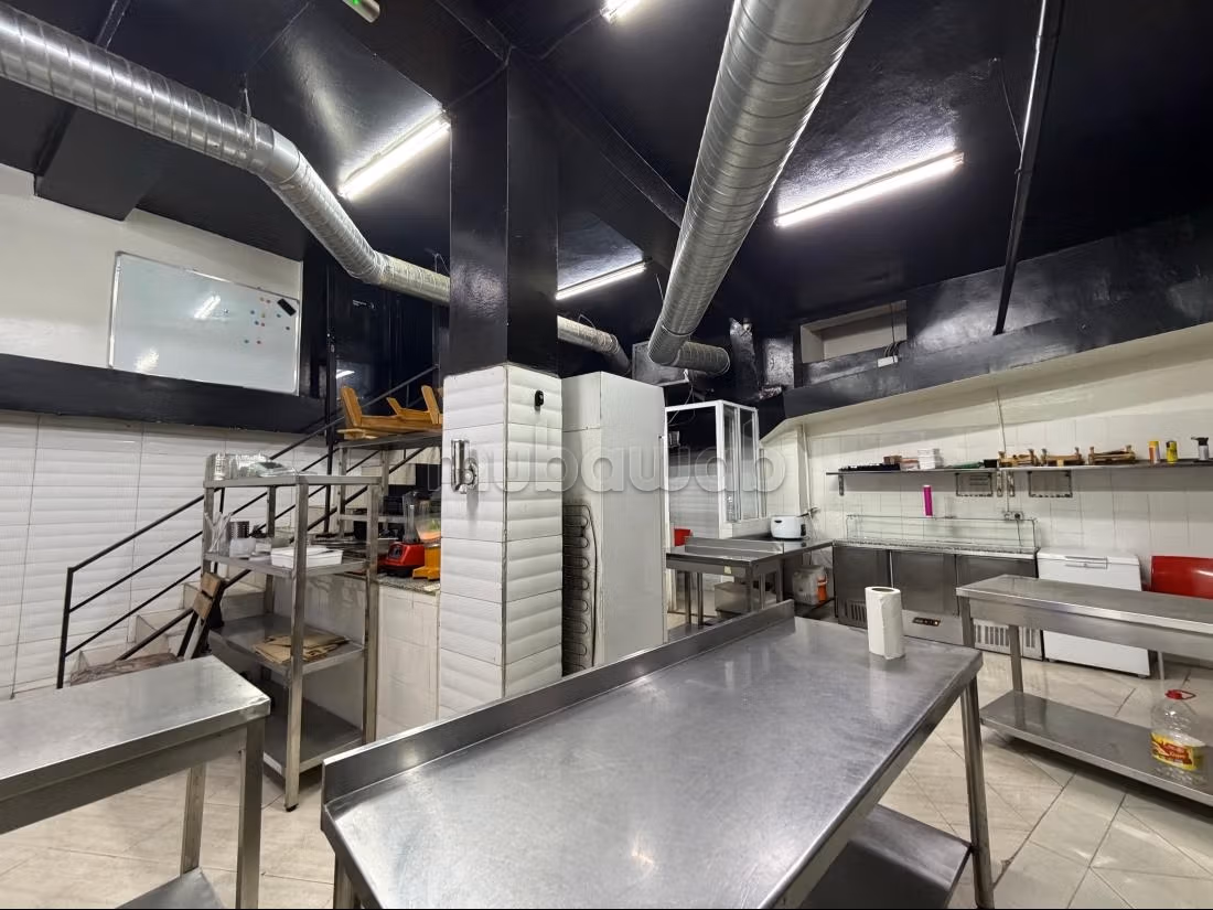 Restaurant à vendre pas de porte et mur, Surface de 220 m² à Marrakech 
Guéliz